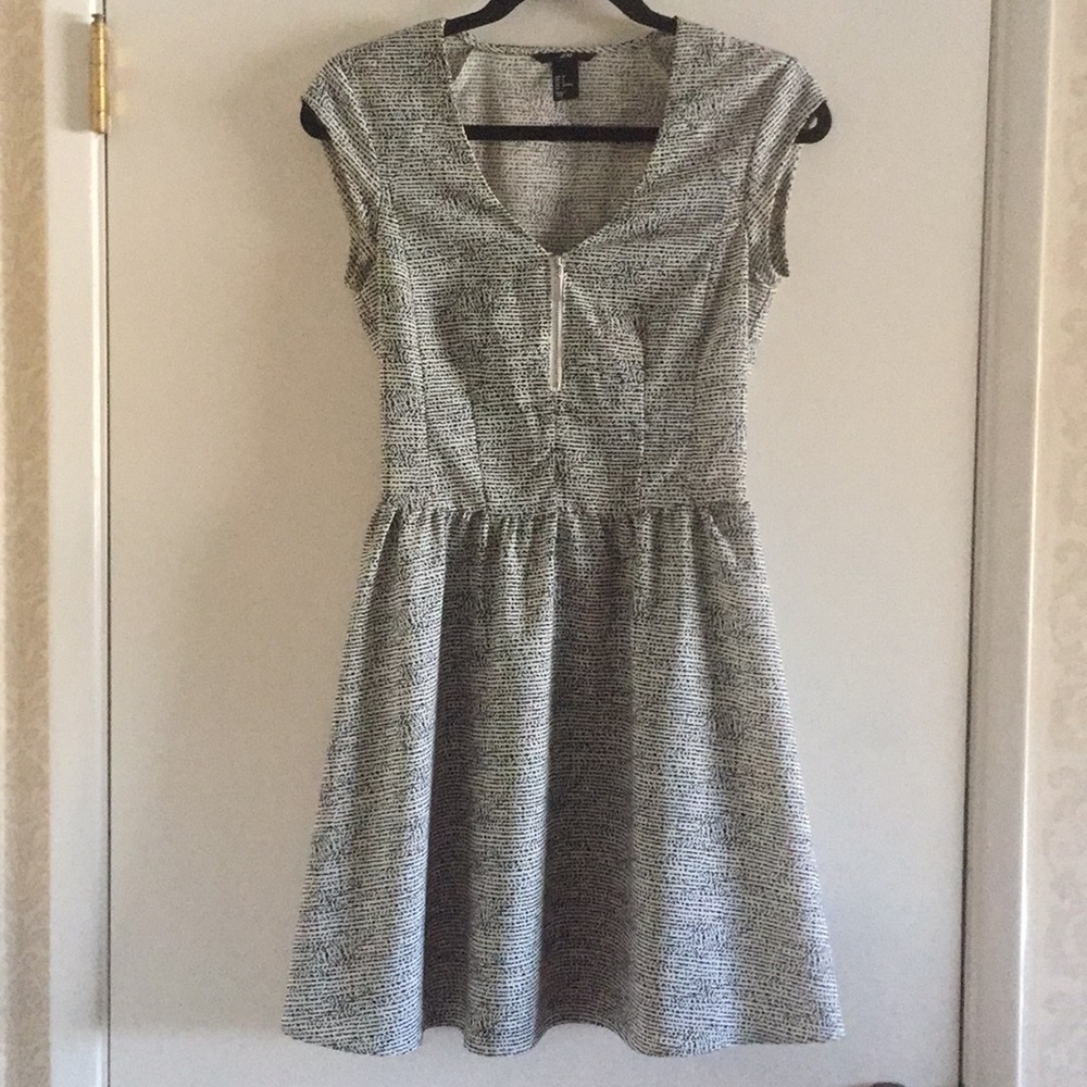 H&M•Black/White Print Cap Sleeve Fitted Dress